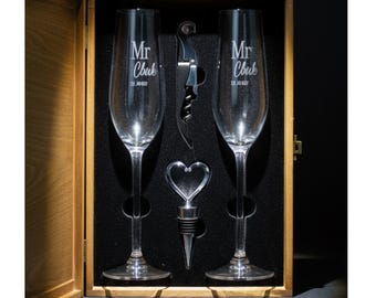 Custom Champagne Flutes Set of 2, Unique Christmas Gift, Mr and Mrs Wedding Glasses, Flutes for Bride and Groom Gift