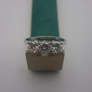 White gold ring with brilliant cut diamonds