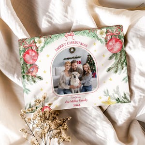 Anpassbare Weihnachtskartenvorlage | Bearbeitbare Feiertagsfotokarte mit Schleife, personalisierter Familienweihnachtsgruß, rote Schleifenkarte