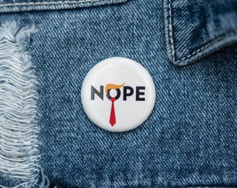 Botón minimalista anti-Trump "NOPE" – Pin político de 1,25" / Pin FAFO / Pin 8647 / Pin FDT/