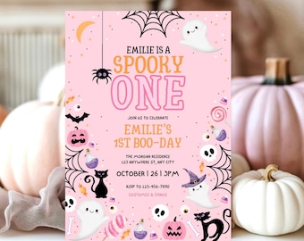 Puede incluir: Invitación rosa con temática de Halloween con el texto "Emilie is a Spooky One" y "1st Boo-Day". Presenta ilustraciones de fantasmas, calabazas, murciélagos y un gato negro. Incluye detalles del evento e información RSVP.