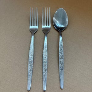 National Stainless Korea Floral Rose Edelstahl Löffel und Gabeln Set