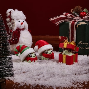 Festive Frogs Stress Toy: 3D Printed Kawaii Desk Fidget