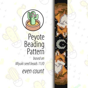 Puede incluir: Patrón de abalorios de peyote para un zorro sentado bajo una luna creciente con estrellas. El patrón se basa en cuentas de semillas Miyuki 11/0 y es un conteo par.