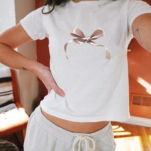 Pink Bow Baby Tee: Y2K Coquette Cropped Top
