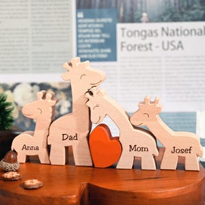 Wooden Giraffe Family Puzzle, Custom Giraffe Statue, Engraved Family Name Decor, Gift for Parents, Giraffe Gifts for Kids, Baby Room Decor