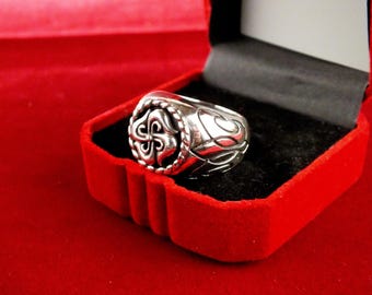 Beautiful hand made 925 sterling silver ring size 9