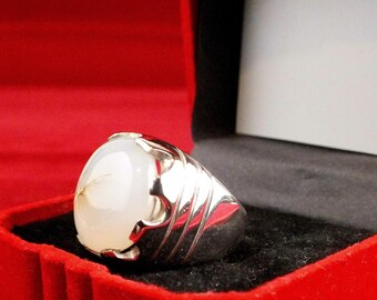 Handmade Bahraini Sterling Silver Ring, Yemeni Agate Size 9