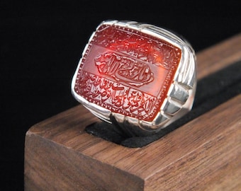 Beautiful hand made size 9 Bahrini 990 sterling silver with red colored  agate (aqeeq) with islamic scripts (Surah Alasr) hand made
