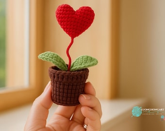 Crochet Heart Plant: Handmade Yarn Desk Decor - Valentine's Gift