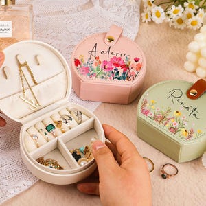 Personalized Birthday Gift, Leather Jewelry Travel Case, Custom Travel Jewelry Box, Bridemaids Jewelry Box, Birth Flower Jewelry Organizer