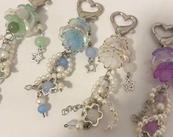 Llavero de cuentas de medusa hecho a mano, con temática de criaturas marinas, regalo para ella, estético, joyería, verano, bonito, pequeño, dije de medusa para teléfono.