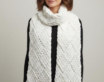 Handgestrickter Schal aus Mikropolyester - weiches Boho Winterwärme-Accessoire