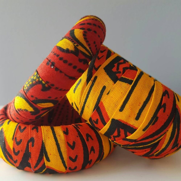 Tissu wrap bangles, bracelets d’enveloppe de tissu africain, africains bangles, bracelets d’enveloppe de tissu, bracelets en bois, bracelets de tissu africain, Afrique