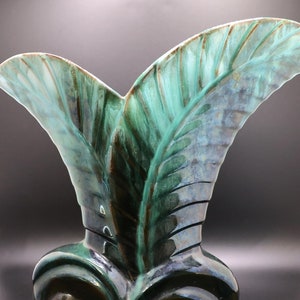 Beautiful Vintage Canadian Pottery Palm Leaf Vase