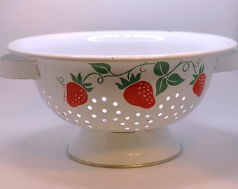 Vintage Teleflora 1983 Strawberry Themed Collander