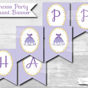 Peut inclure: Bannière de fanions violette et dorée avec le mot "HAPPY" et un graphique de robe violette. La bannière est conçue pour une fête de princesse.