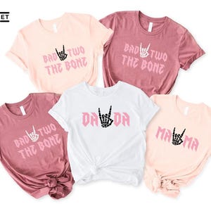 Bad TWO the Bone Birthday Family T-Shirt, Rock Roll Birthday Theme Shirt, Rock On Skeleton Hand Tee, 2nd Birthday Girl, Born Two Rock imagem 6