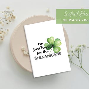 Carte de la Saint-Patrick | Carte imprimable de la Saint-Patrick | Je suis juste là pour les manigances | Trèfle | Joyeuse Saint-Patrick