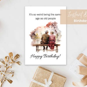 Carte d'anniversaire drôle | Carte d'anniversaire imprimable | C'est tellement étrange d'avoir le même âge que les personnes âgées | Blague d'anniversaire | Stickers imprimables gratuits
