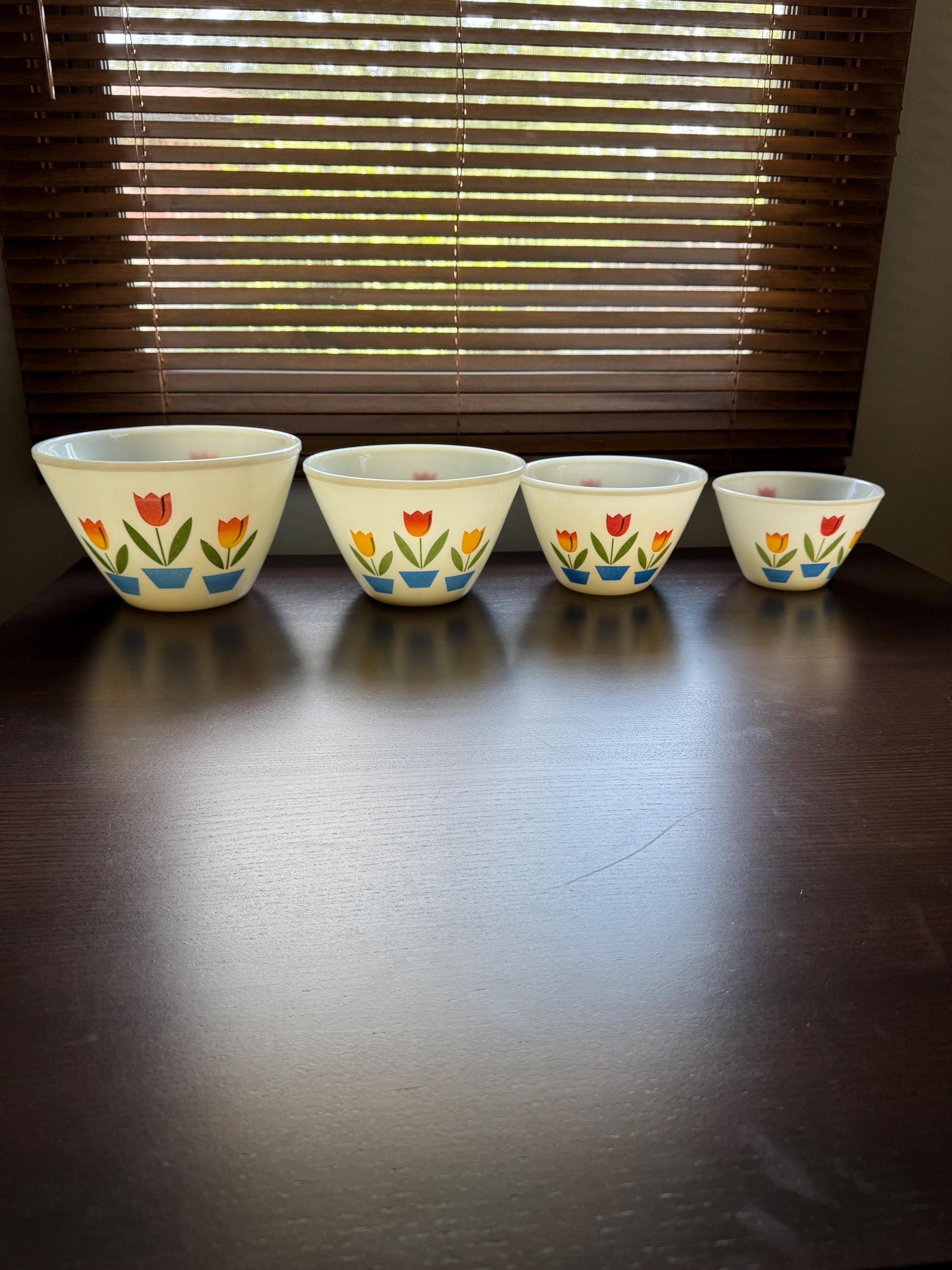 Fire King チューリップデザイン 4個セット Vintage Fire-king Ivory Tulip Mixing Bowls - 1950s Set of 4 - Etsy