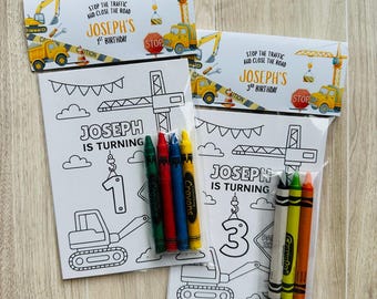 Cadeau de fête d'anniversaire de construction, page de coloriage de camions de construction avec des crayons de couleur, excavatrice, camion à benne basculante