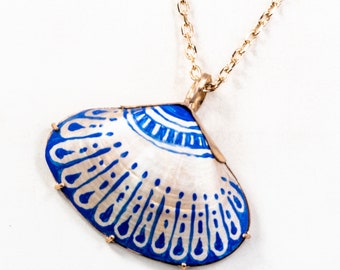 Sea Shell Pendant Necklace, Painted Sea Shells, Beach Necklaces, Natural Shell Necklaces, Shell jewelry, Nautical Bronze Jewelry