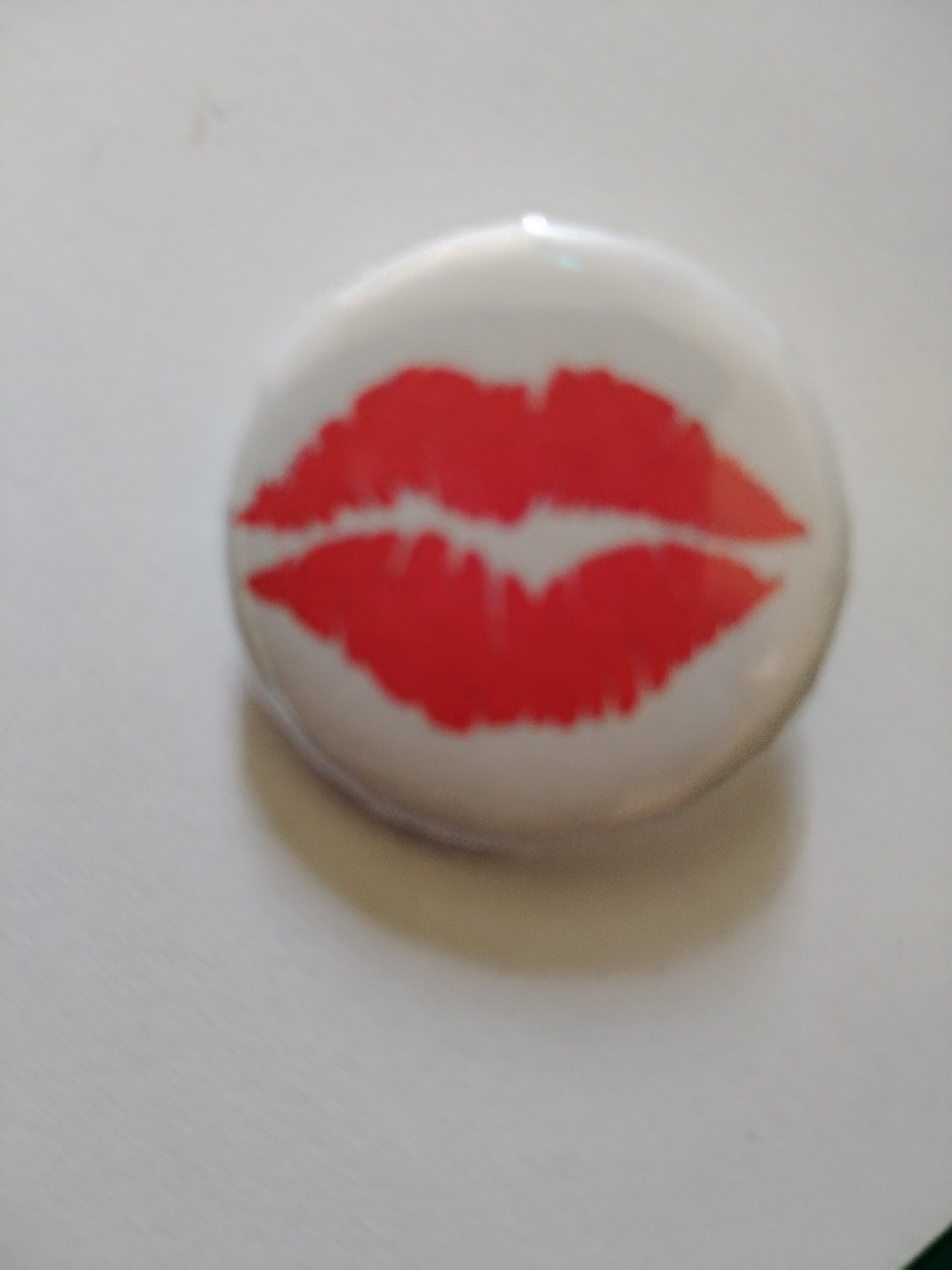 kiss badge