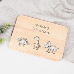 Planche à petit-déjeuner Dino, planche en bois avec nom, cadeau pour la scolarisation, naissance, baptême, anniversaire, planche à petit-déjeuner jeune dinosaure