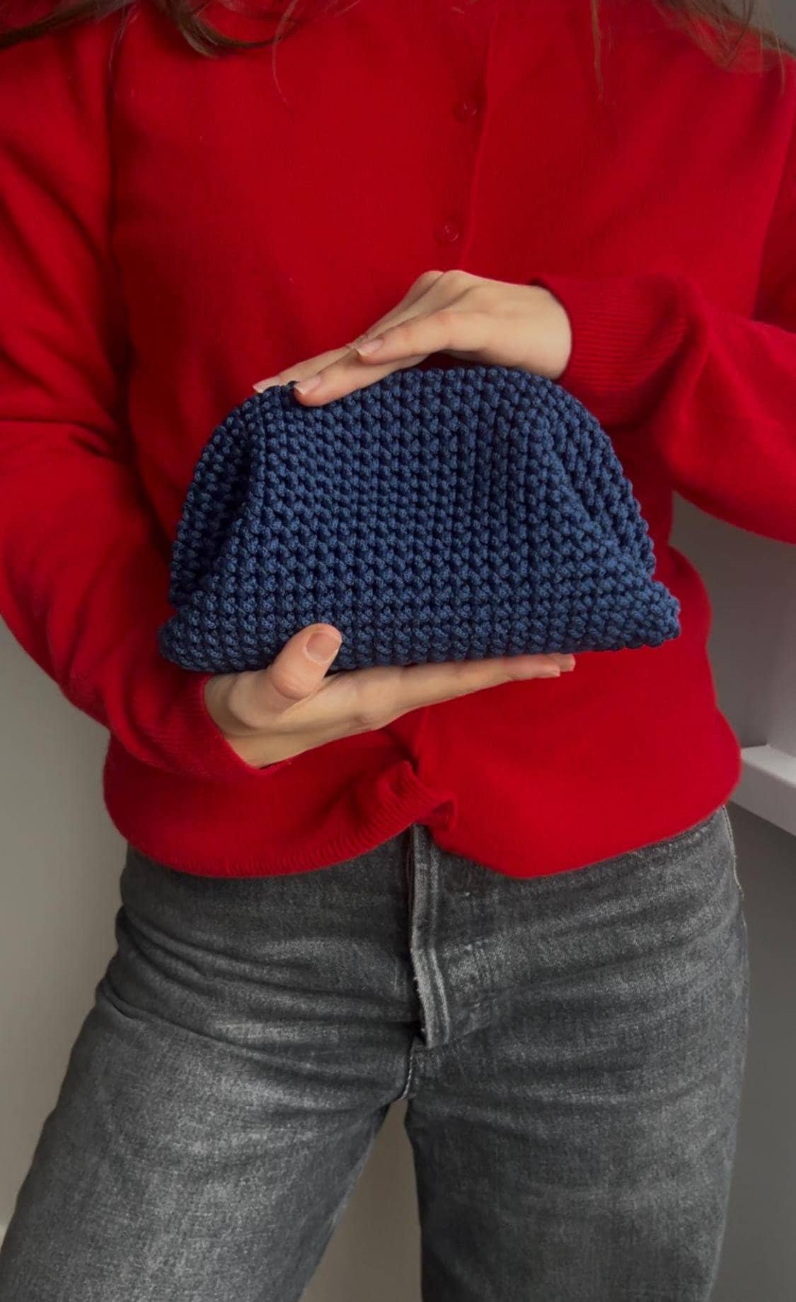 39 Crochet Clutch Patterns, Fringe Purses, and Granny Square Styles 22 Crochet Clutch Pattern: DIY Cloud Bag Tutorial