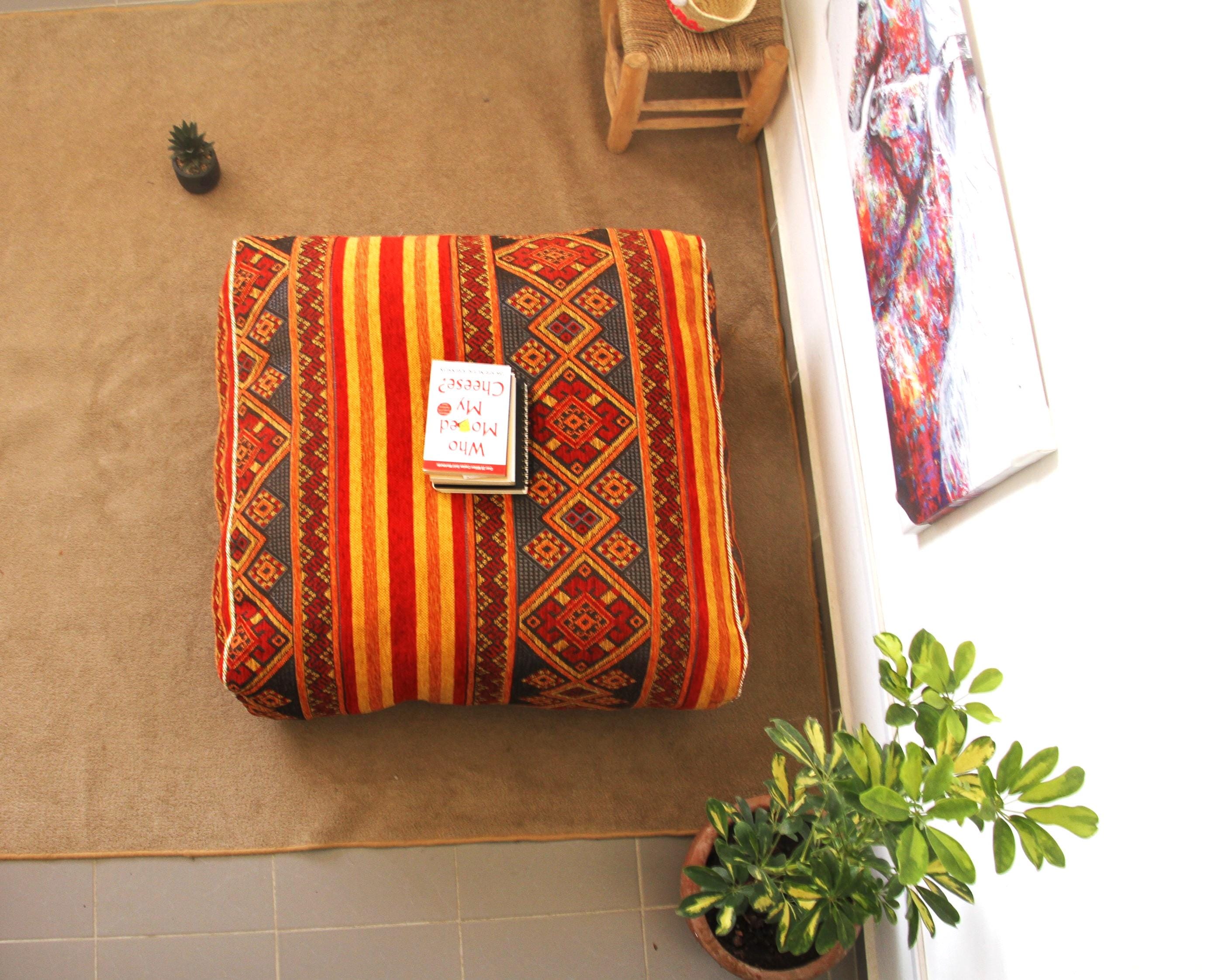 モロッコキリム プーフ（背もたれ付き）：スクエアフロアクッション