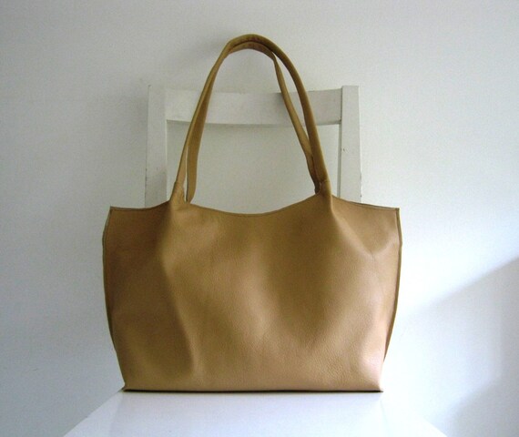 light tan tote bag
