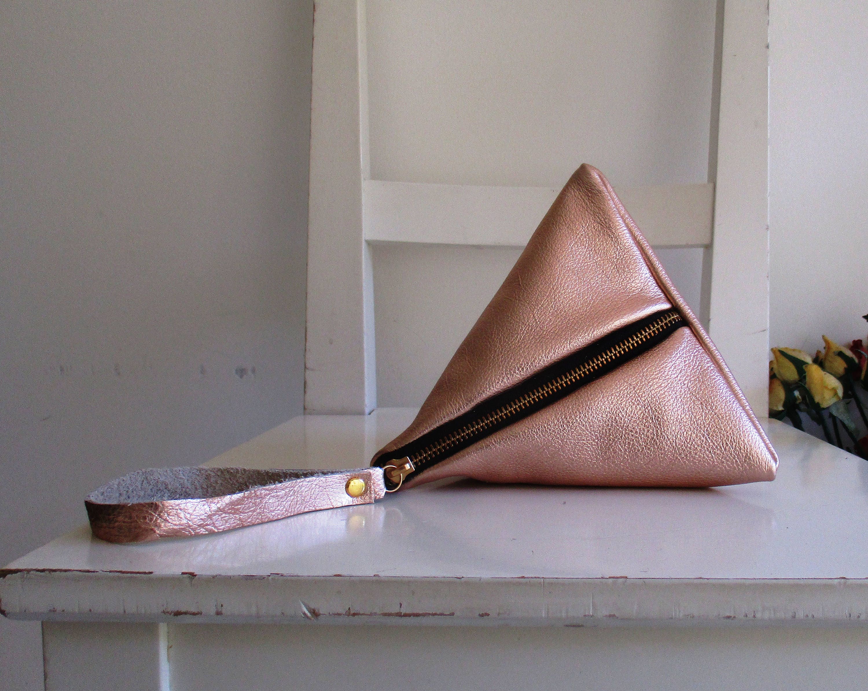 Pyramid clutch shop