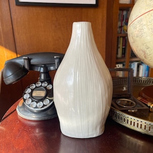 Pottery Barn Vase in brown/beige