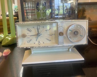 Sears Vintage Solid State Silvertone Transistor Radio w Clock Model 2061