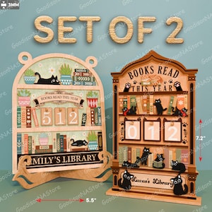 Puede incluir: Conjunto de dos rastreadores de libros de madera con forma de estantería. Uno muestra "Books Read This Year" con el número "512" y "Emily's Library". El otro tiene "Books Read This Year", "012" y "Lucas's Library". Ambos tienen gatos. Altura 18.3 cm.