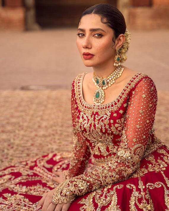 パキスタン民族衣装　Luxury ドレス　刺繍 Anarkali サーモンピンク 最新のパキスタンのウェディングブライダルドレス、赤いレヘンガ
