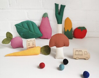 cloth play food