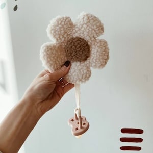 花のおしゃぶりホルダー | デイジーのおしゃぶりホルダー | かわいいベビーギフト | 新生児ギフト | 1歳の誕生日ギフト | 花のベビーシャワーの必需品