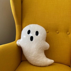 Ghost Pillow, Halloween Pillow, Ghost Sherpa Pillow, Fall Pillow, Halloween Decor, Fall Decor, Boucle Ghost Pillow, Cozy Fall Pillows