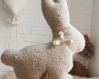Cojín de Pascua con forma de conejito, conejito bouclé de herencia, decoración infantil atemporal, cojín de primavera hecho a mano