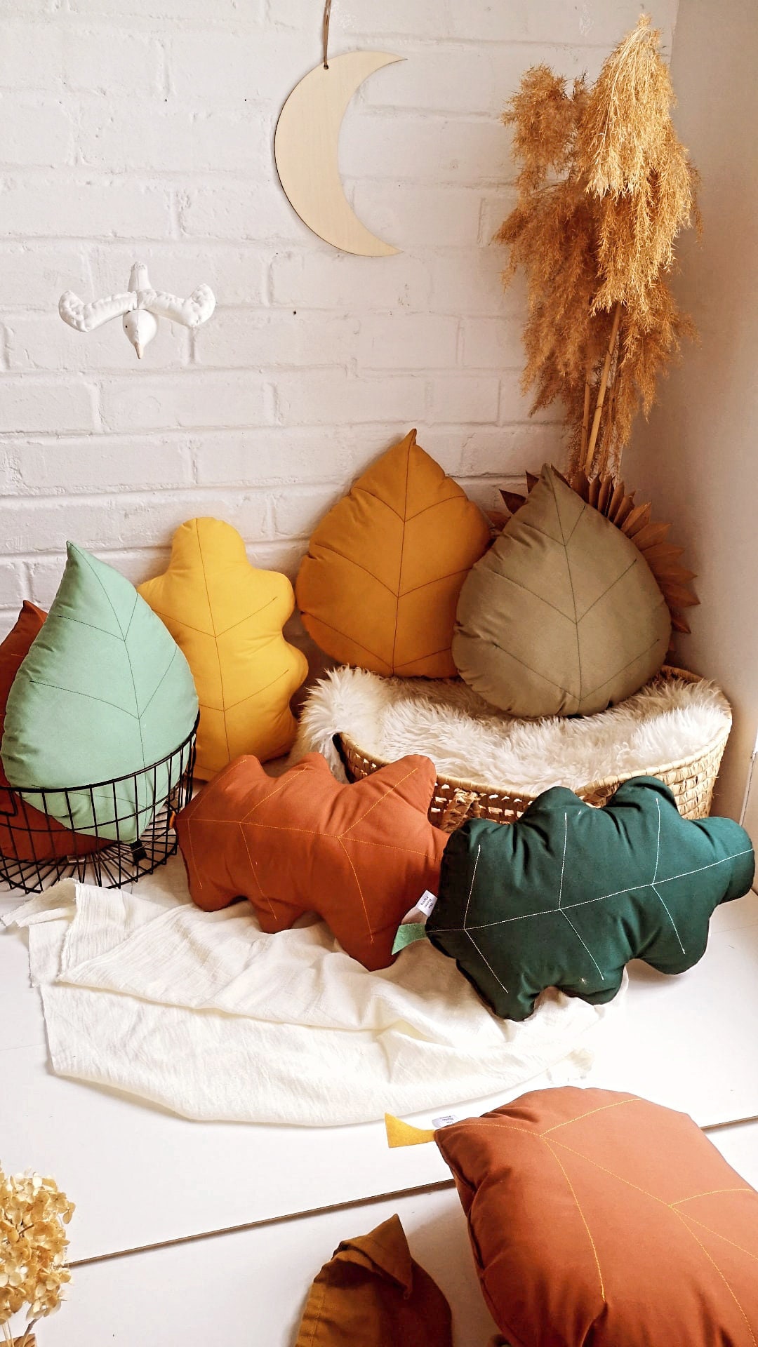 Green leaf pillow hotsell