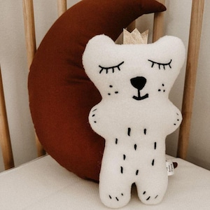 Knuffel beer, ijsbeer, knuffelbeer, teddybeer, bosdier, knuffeldier, babyshowercadeau, pluche, cadeau pasgeboren baby, cadeau baby
