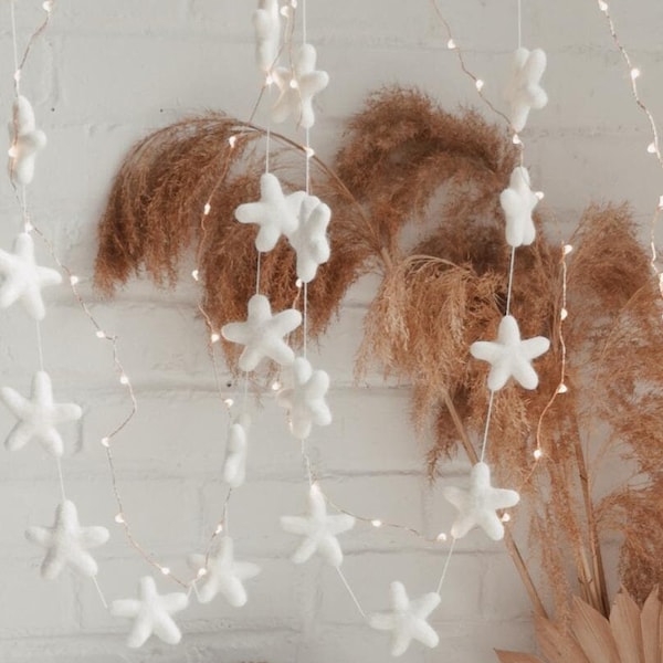 White felt star garland, nursery garland, neutral nursery decor , neutral nursery garland , white nursery garland , the butter flying