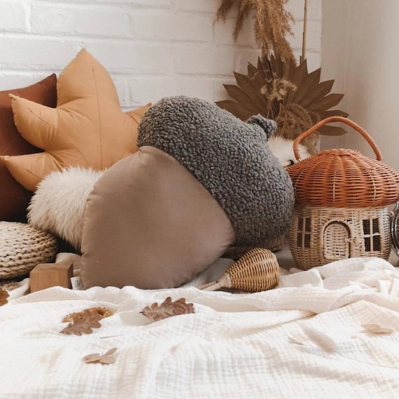 Almohada en forma de bellota marr n almohada de felpa Woodland