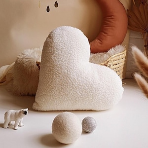 Heart Shaped Bouclé Pillow – Cozy Teddy Cushion Gift for Her, Romantic Home Decor, Mother’s Day or Book Lover Gift