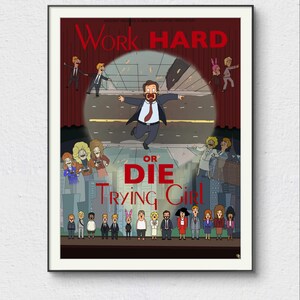 Könnte beinhalten: Gerahmtes Poster mit dem Text "Work Hard or Die Trying Girl". Die Cartoon-Illustration zeigt einen Mann im Anzug mit ausgestreckten Armen, vor einer Stadtlandschaft und verschiedenen Charakteren. Das Poster ist in einem schwarzen Rahmen.