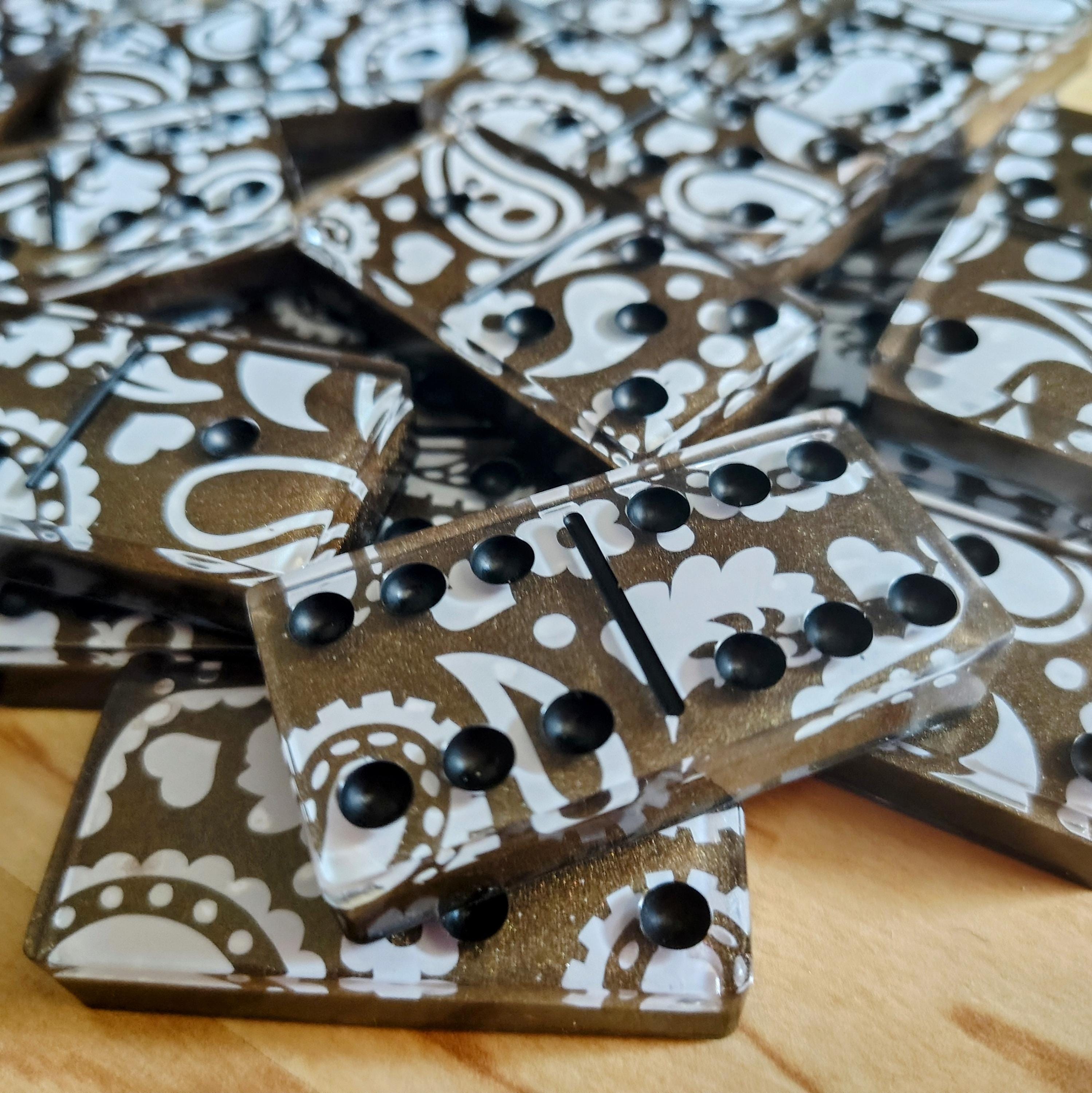 Bandana Resin Dominoes – Handmade Double-Six Set - Thumbnail 5