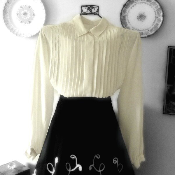 vintage sheer secretary blouse with pintucks, pearl buttons, pointed collar - size m/l