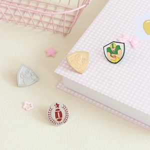 4pcs Football Enamel Pins,Football Player Brooch,Specialty Football Badges for Backpacks,Lapel Pin Gift for Football Lover,Graduation Gift